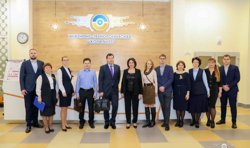 ИТШ № 777 с рабочим визитом посетили специалисты физического факультета СПбГУ
